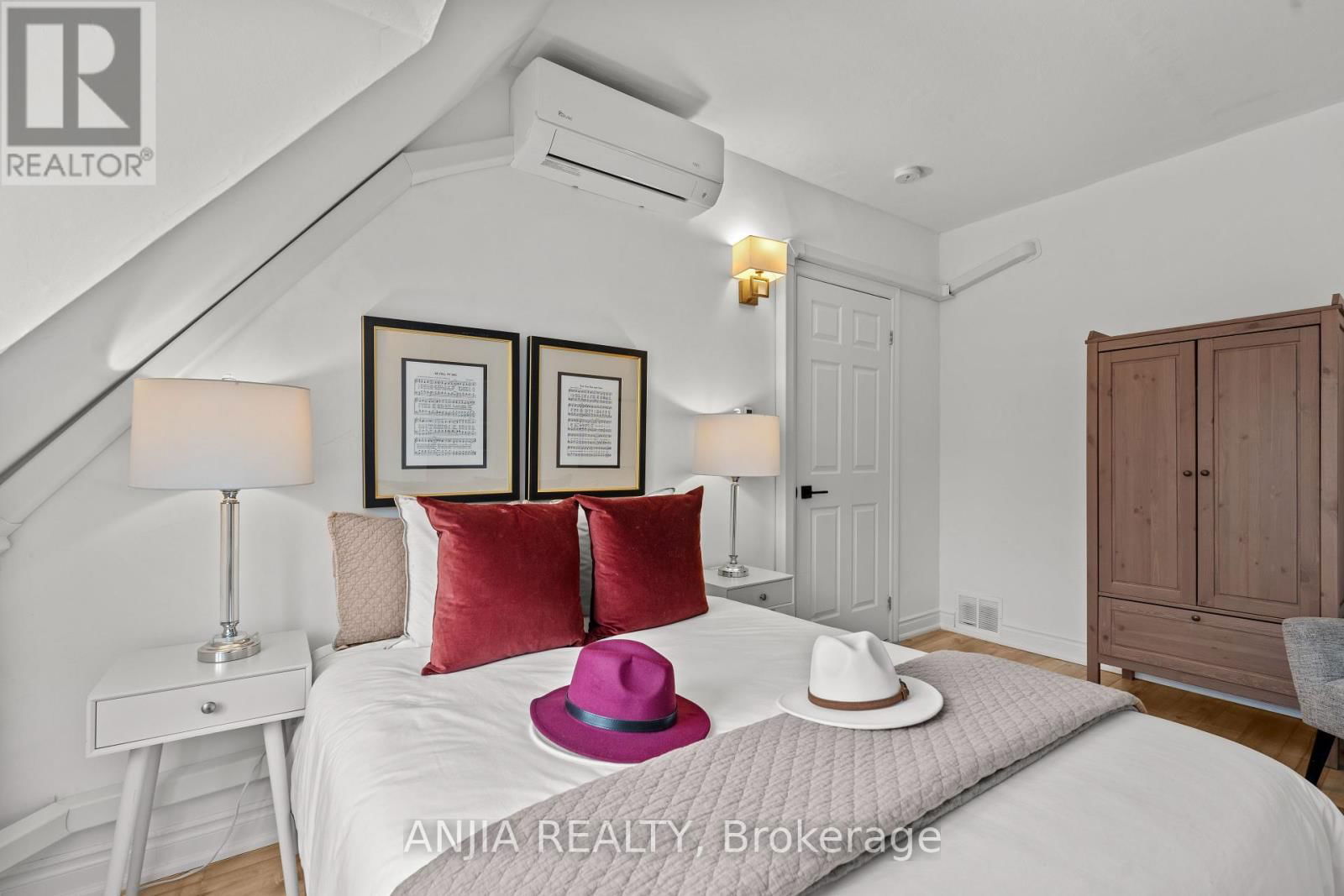 165 HOWLAND AVENUE Image 29
