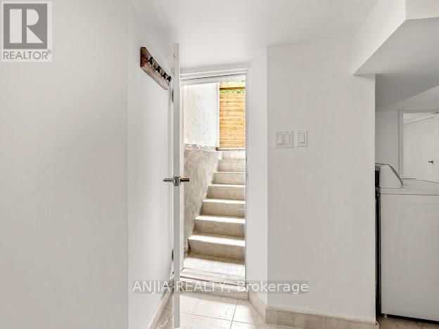 165 HOWLAND AVENUE Image 32