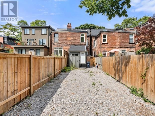 165 HOWLAND AVENUE Image 33