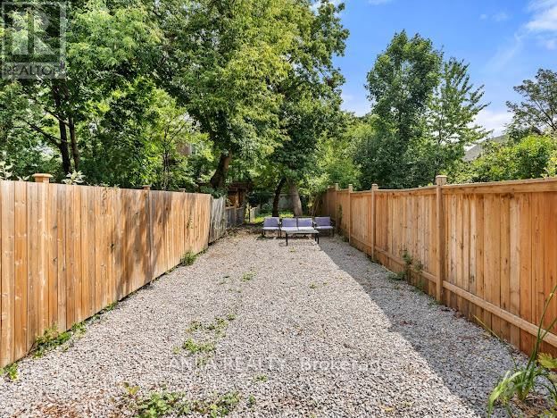 165 HOWLAND AVENUE Image 34