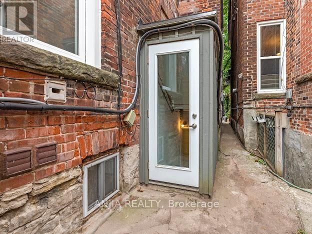 165 HOWLAND AVENUE Image 35