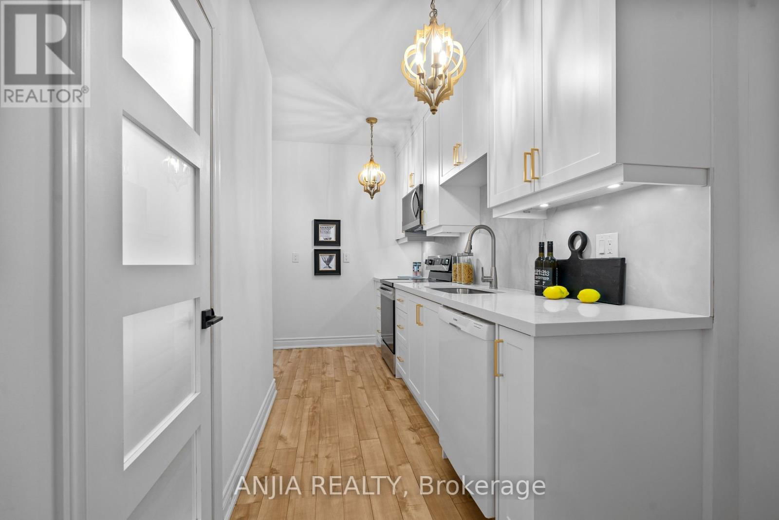 165 HOWLAND AVENUE Image 8