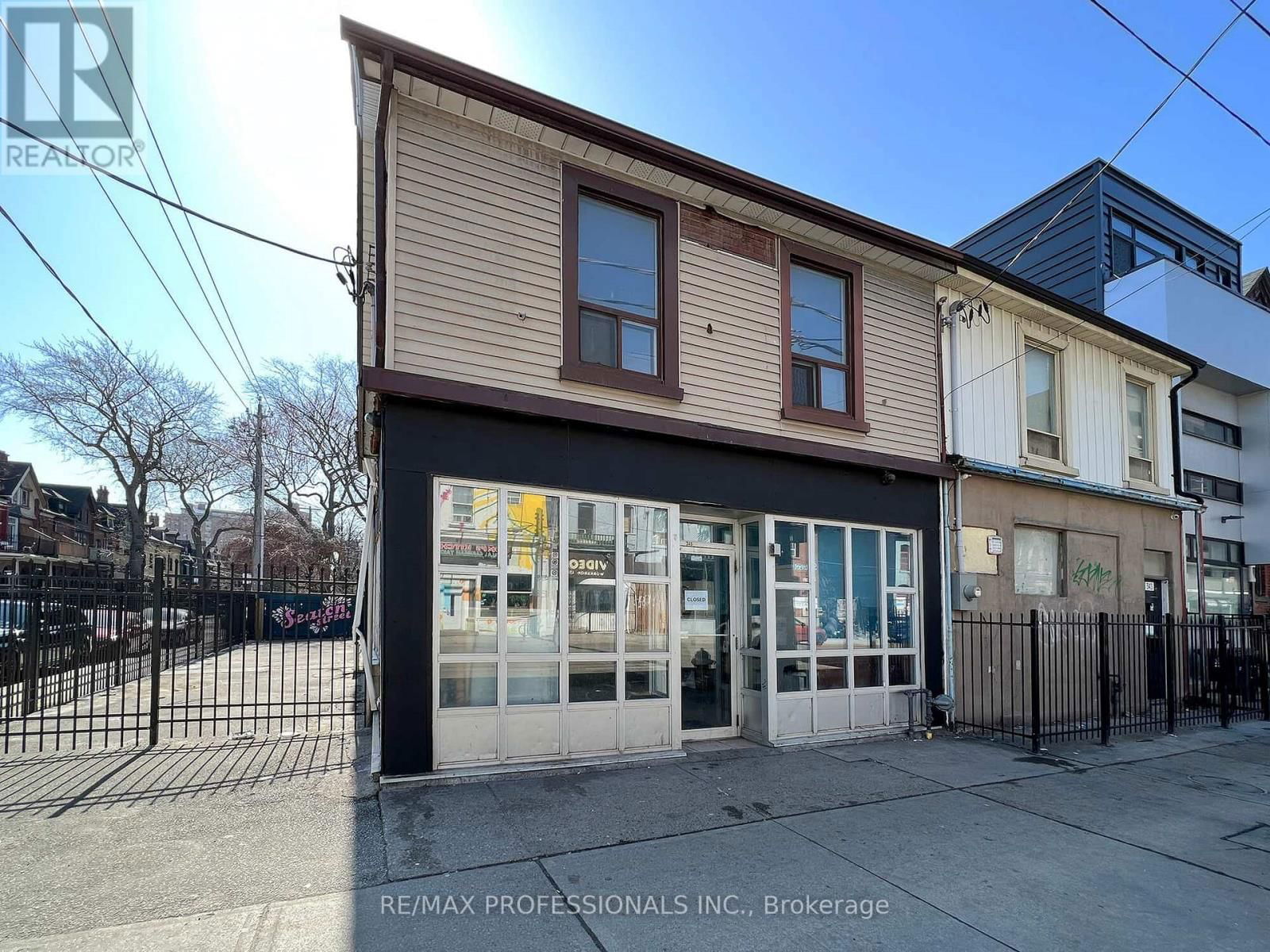 main - 345 DUNDAS STREET EAST Image 3