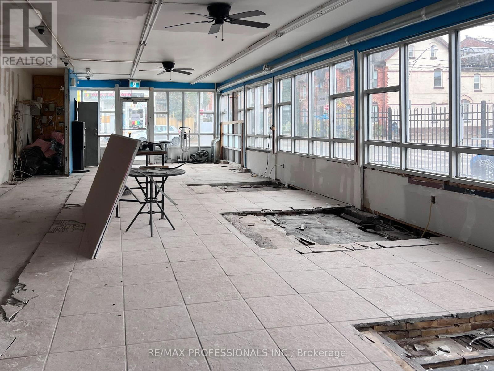 main - 345 DUNDAS STREET EAST Image 8