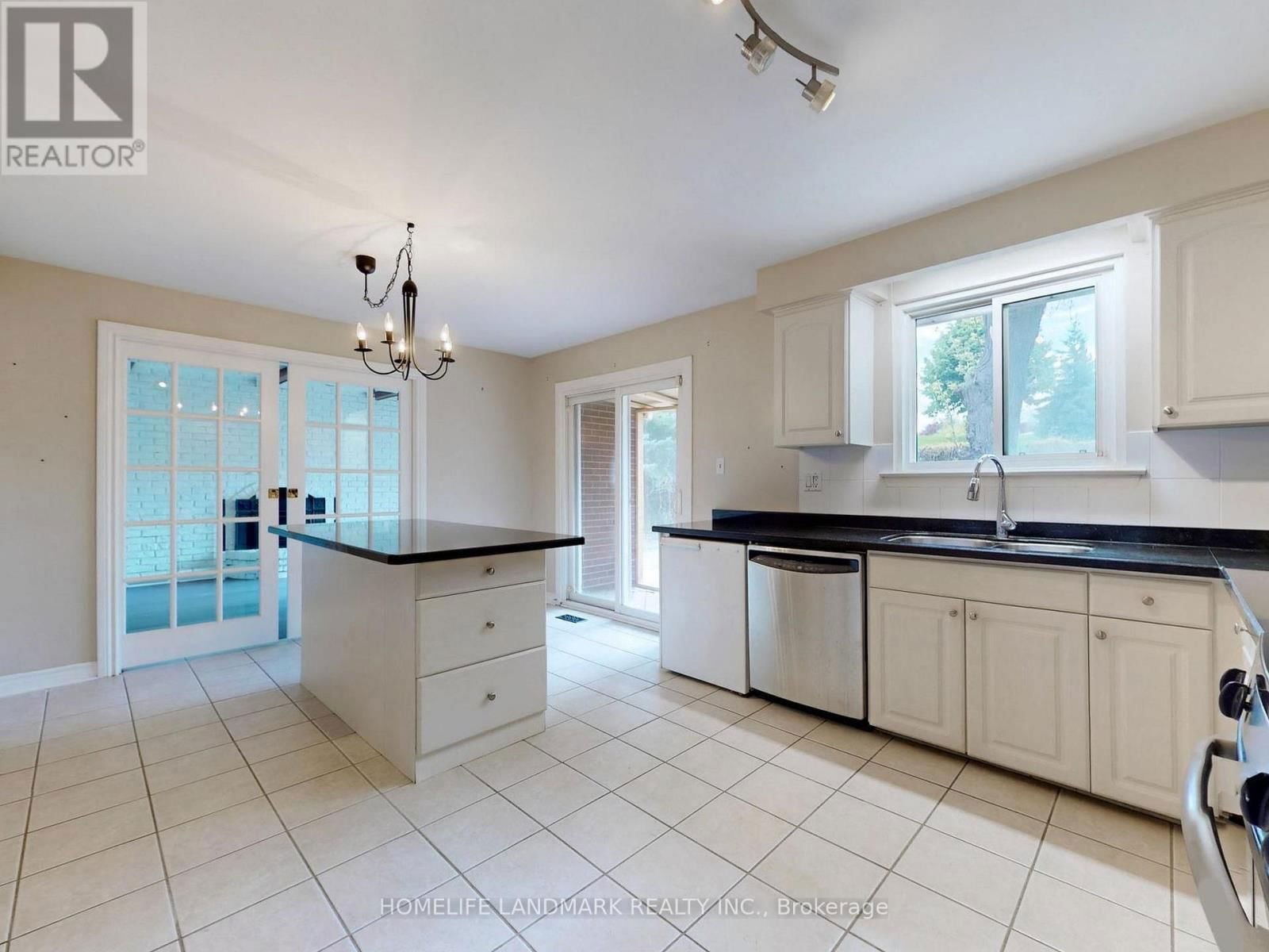 714 CONACHER DRIVE Image 14