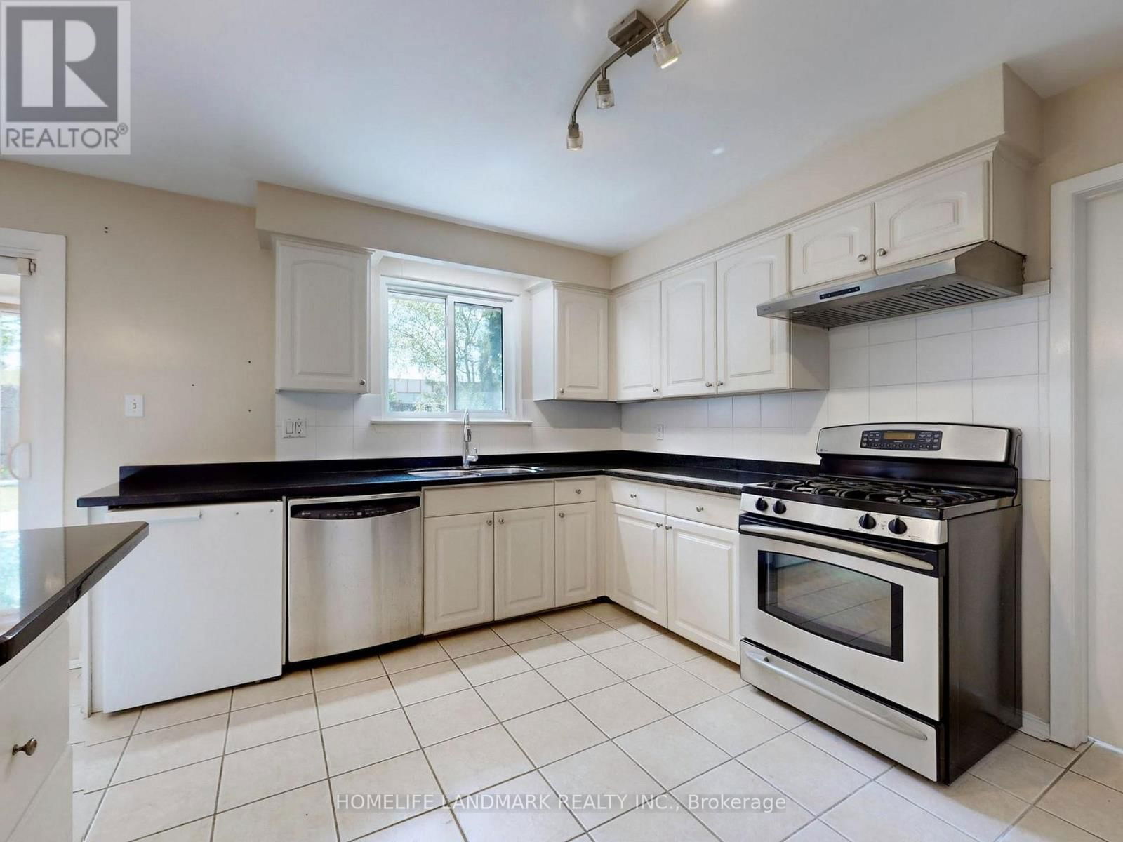 714 CONACHER DRIVE Image 15