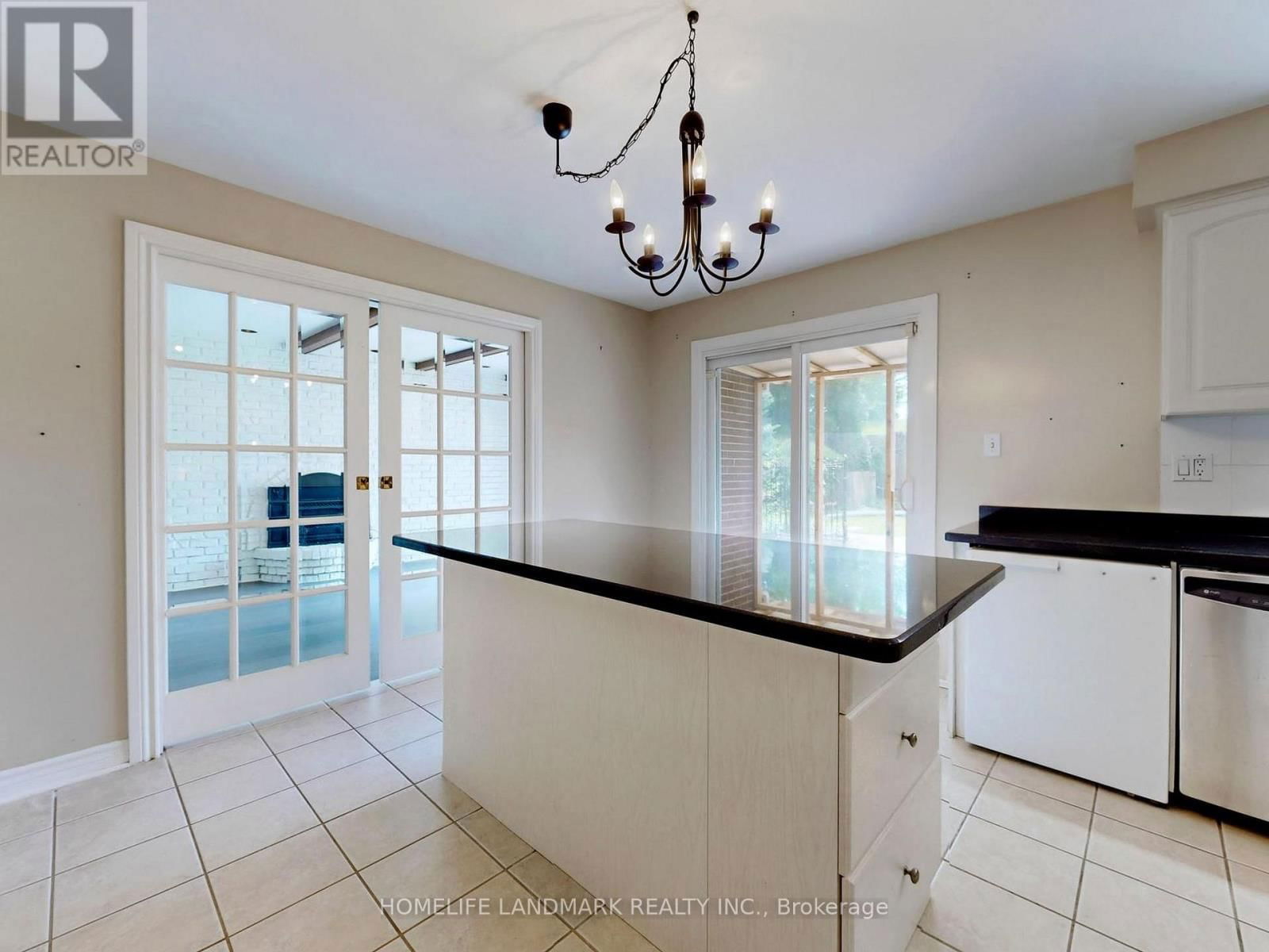714 CONACHER DRIVE Image 16