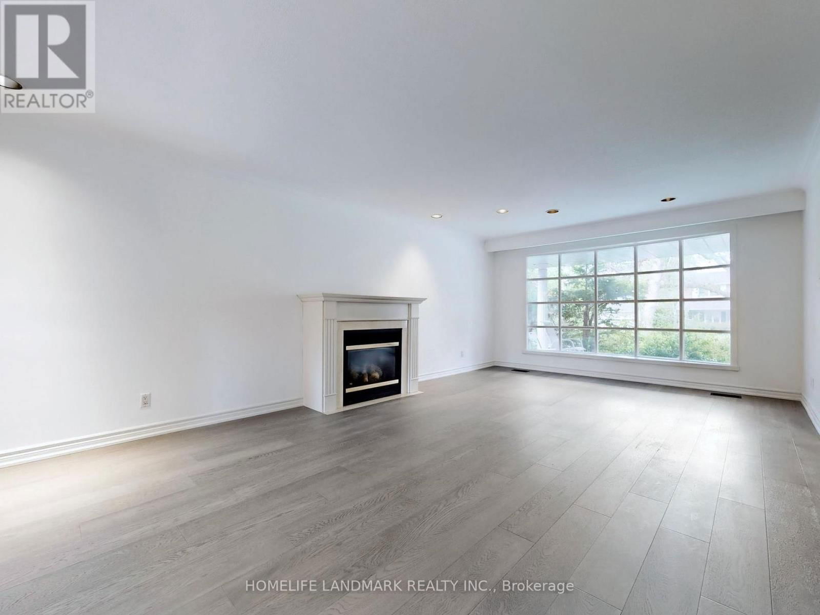 714 CONACHER DRIVE Image 2
