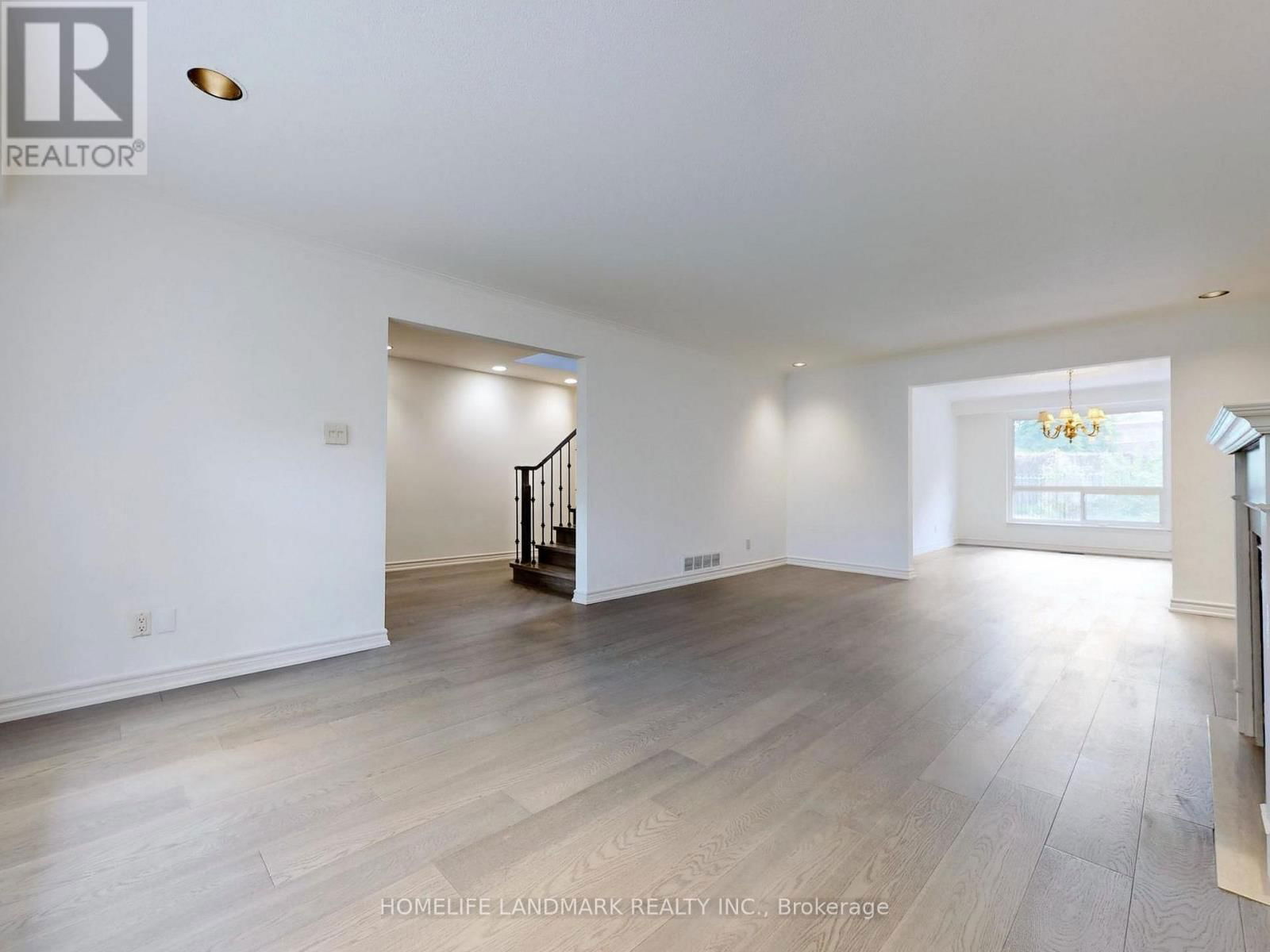 714 CONACHER DRIVE Image 4