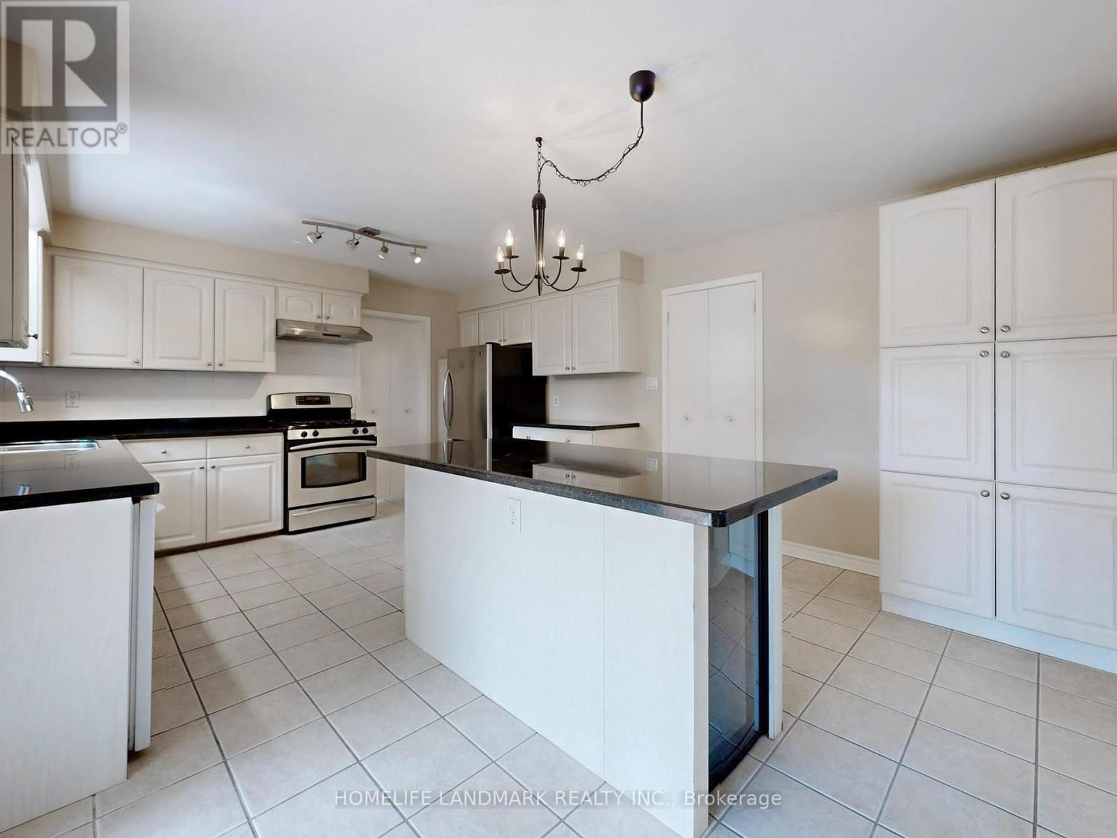 714 CONACHER DRIVE Image 9