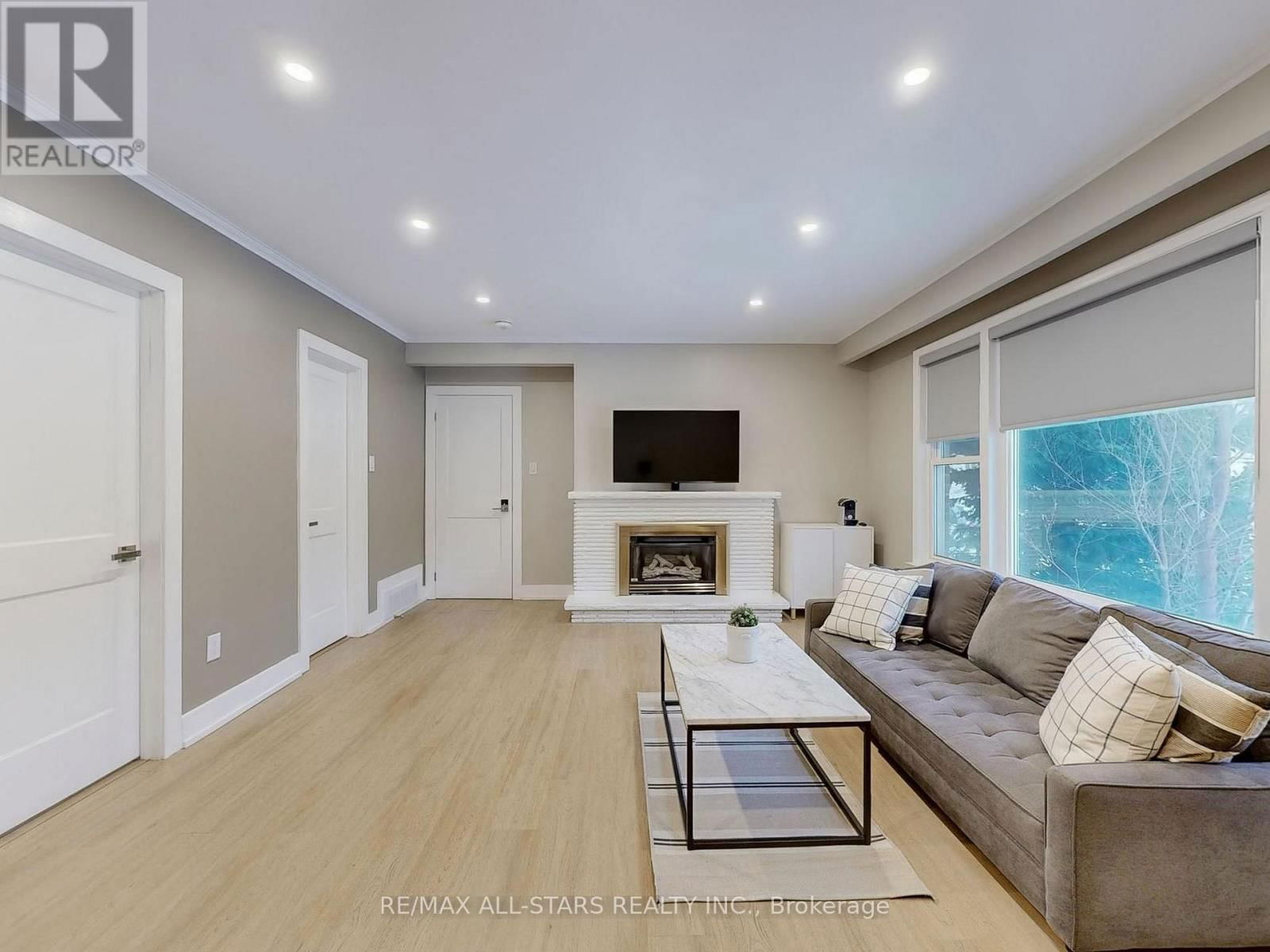 105 BETTY ANN DRIVE Image 4