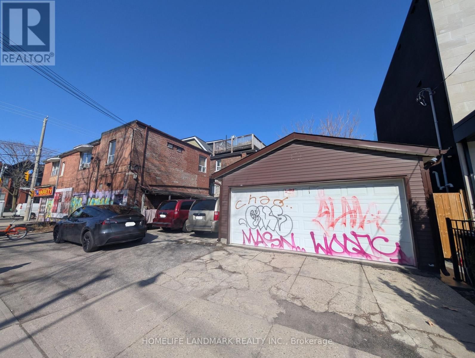 621 BATHURST STREET Image 4