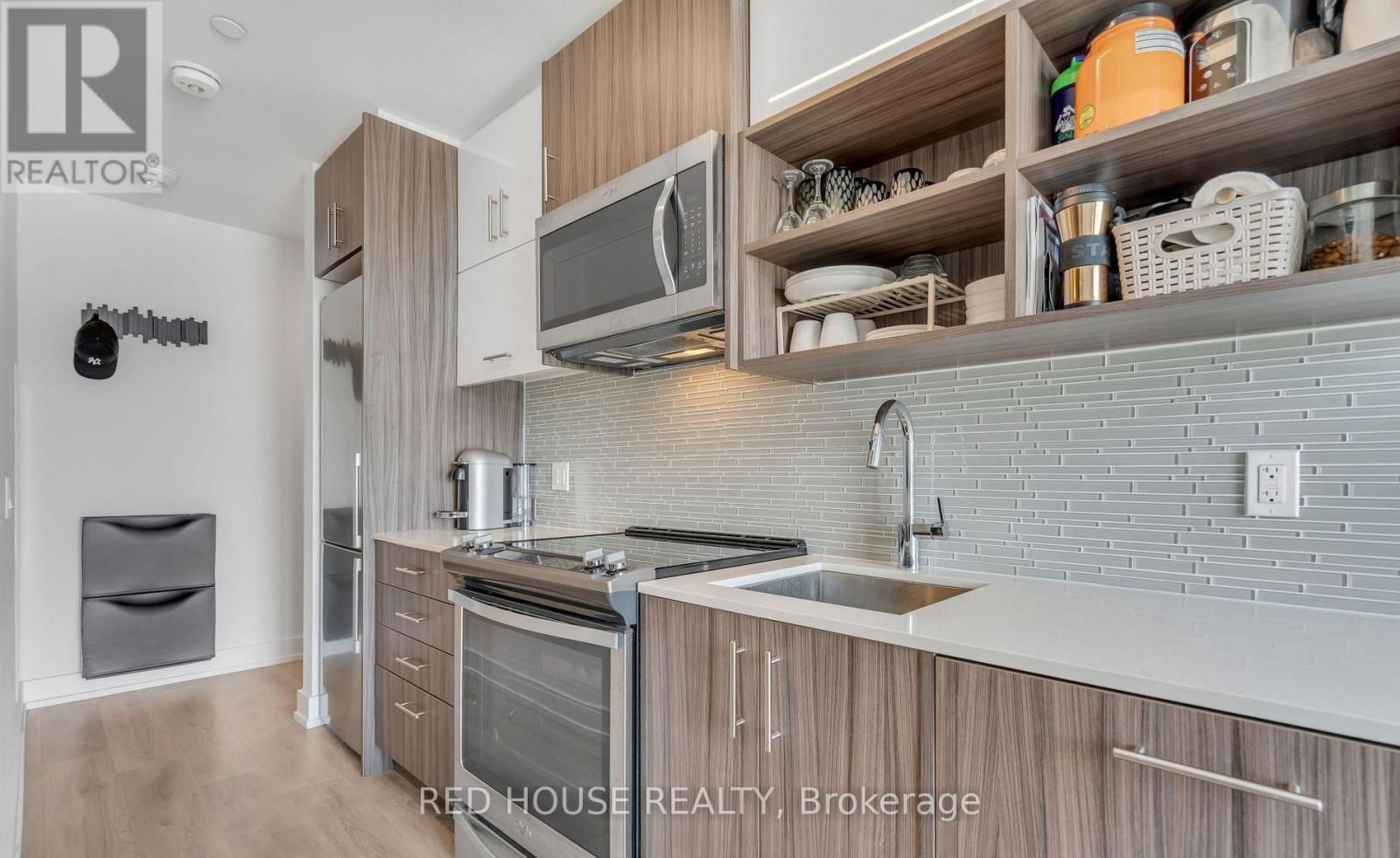 414 - 128 FAIRVIEW MALL DRIVE Image 3