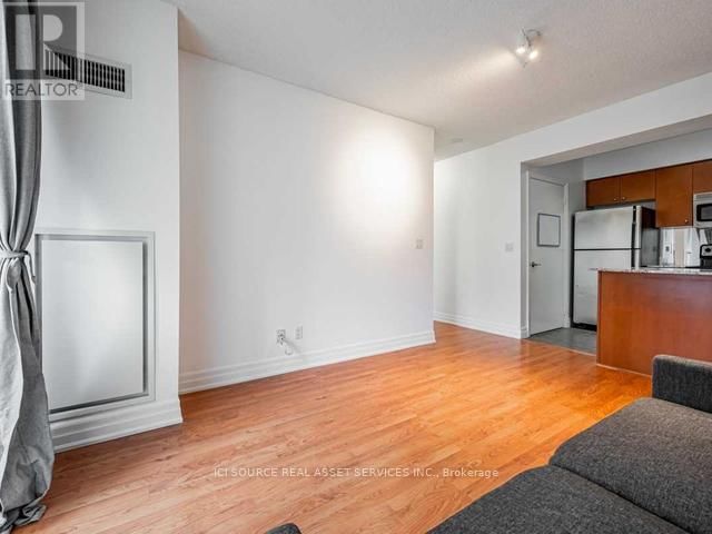 901 - 8 SCOLLARD STREET Image 10