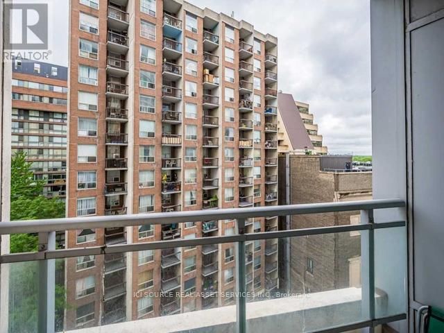 901 - 8 SCOLLARD STREET Image 18