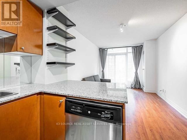 901 - 8 SCOLLARD STREET Image 4