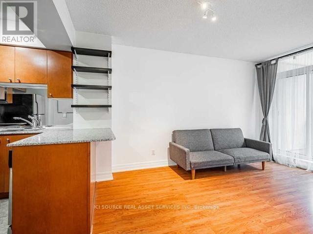 901 - 8 SCOLLARD STREET Image 6