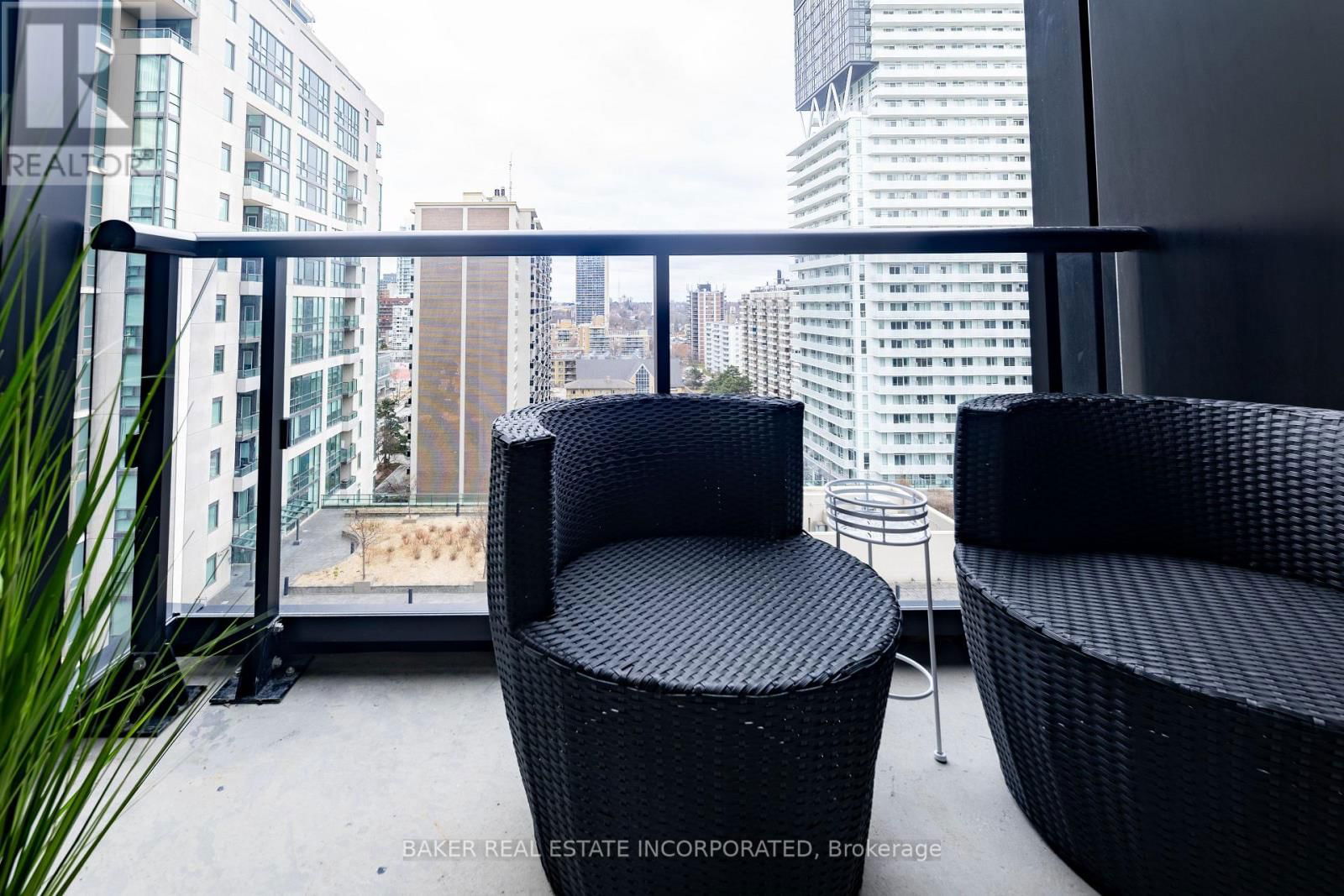 1807 - 223 REDPATH AVENUE Image 12