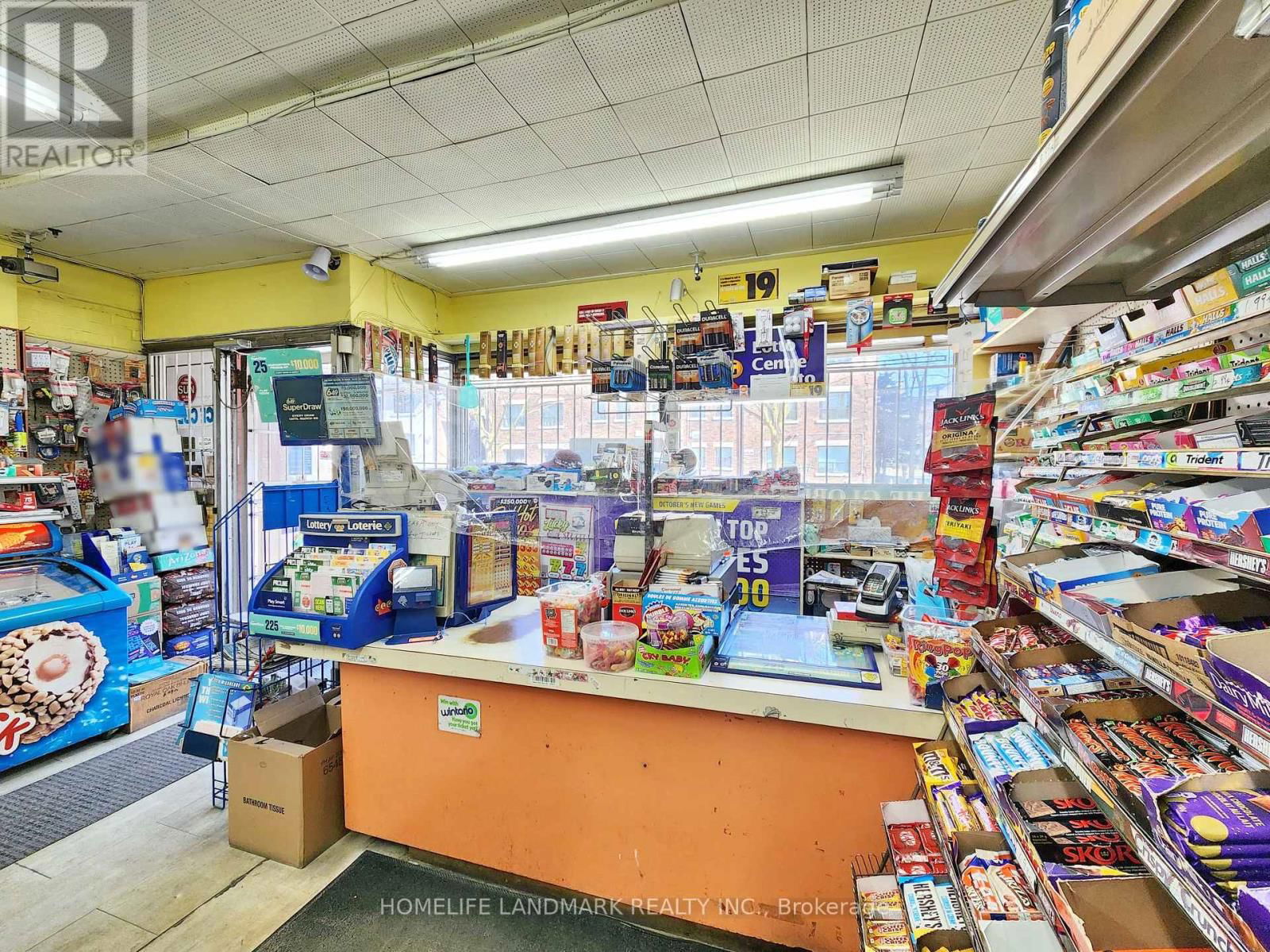 170 VAUGHAN ROAD Image 24