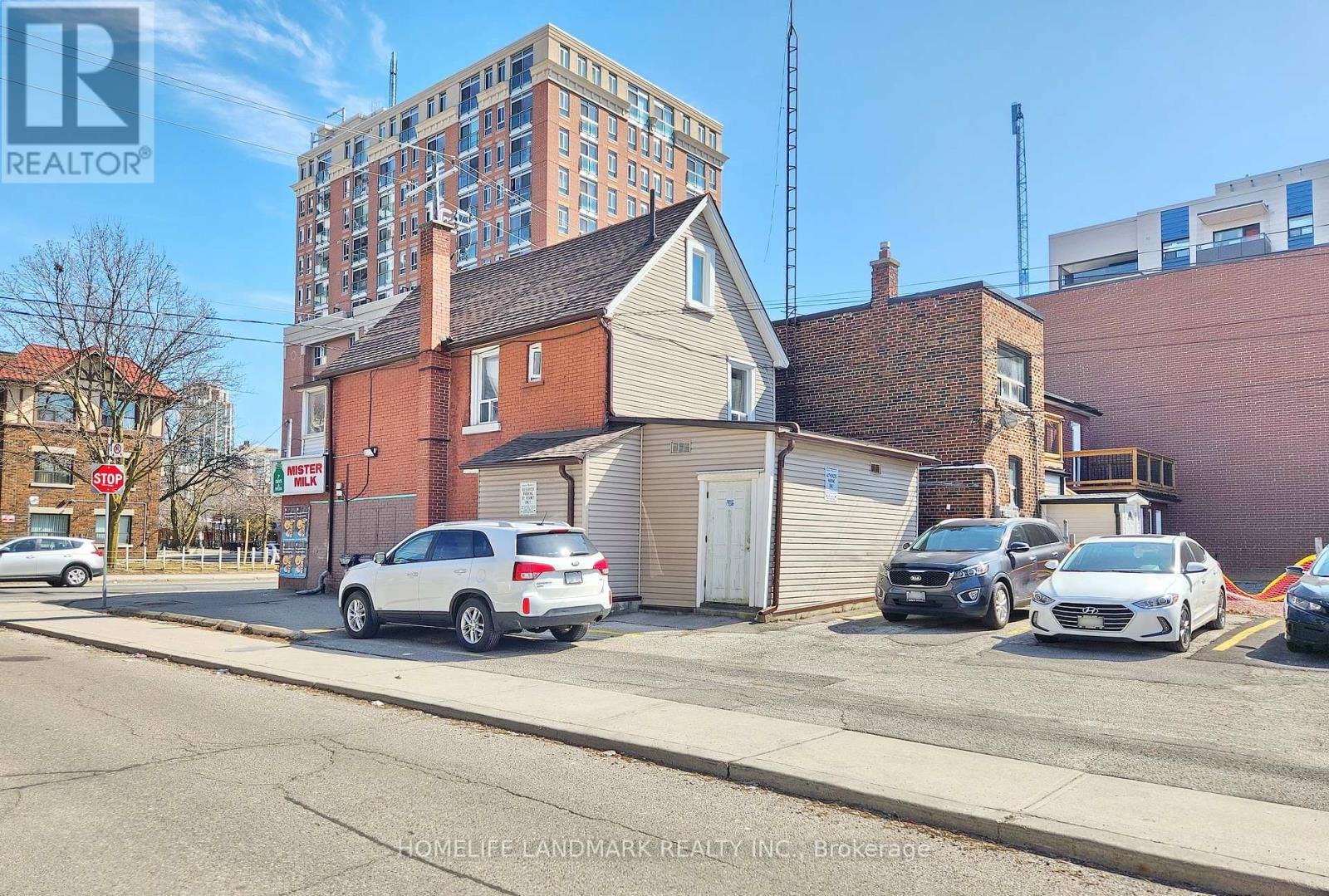 170 VAUGHAN ROAD Image 8