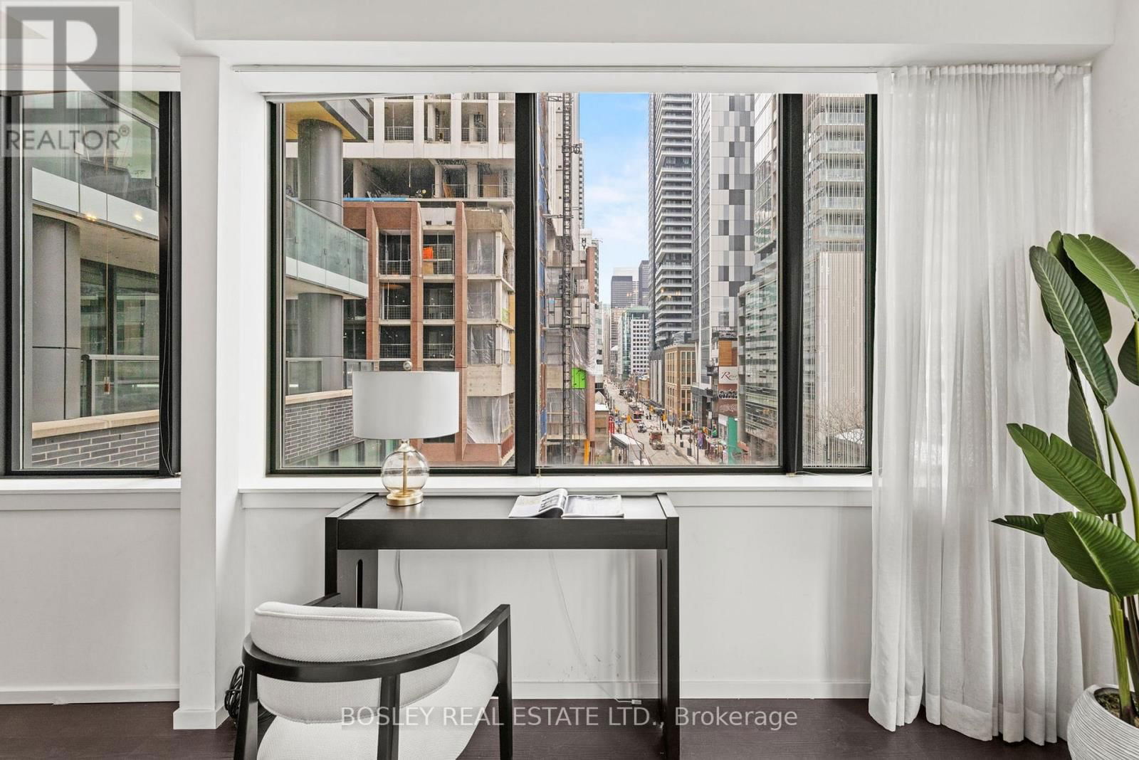 507 - 8 CHARLOTTE STREET Image 11