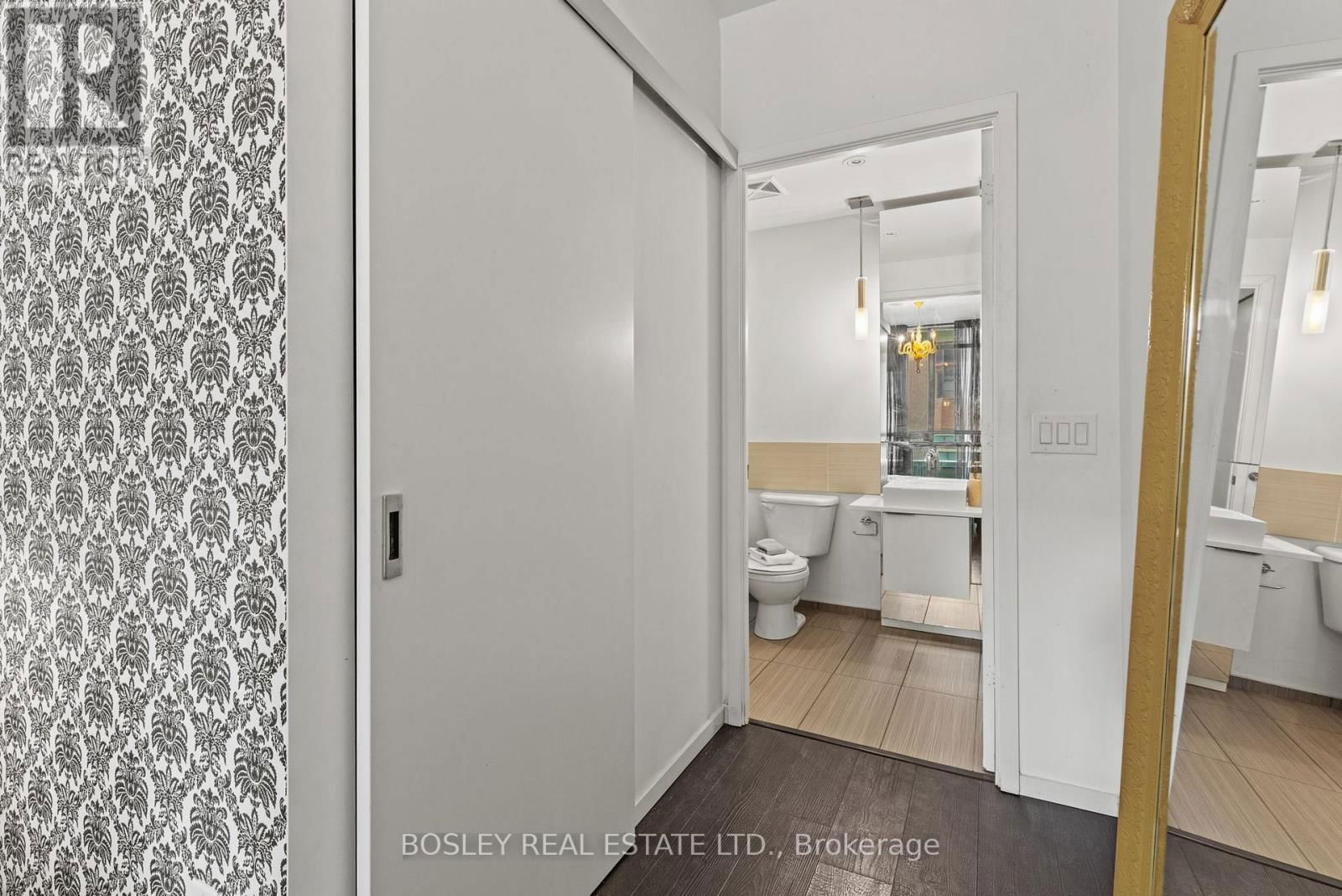 507 - 8 CHARLOTTE STREET Image 16