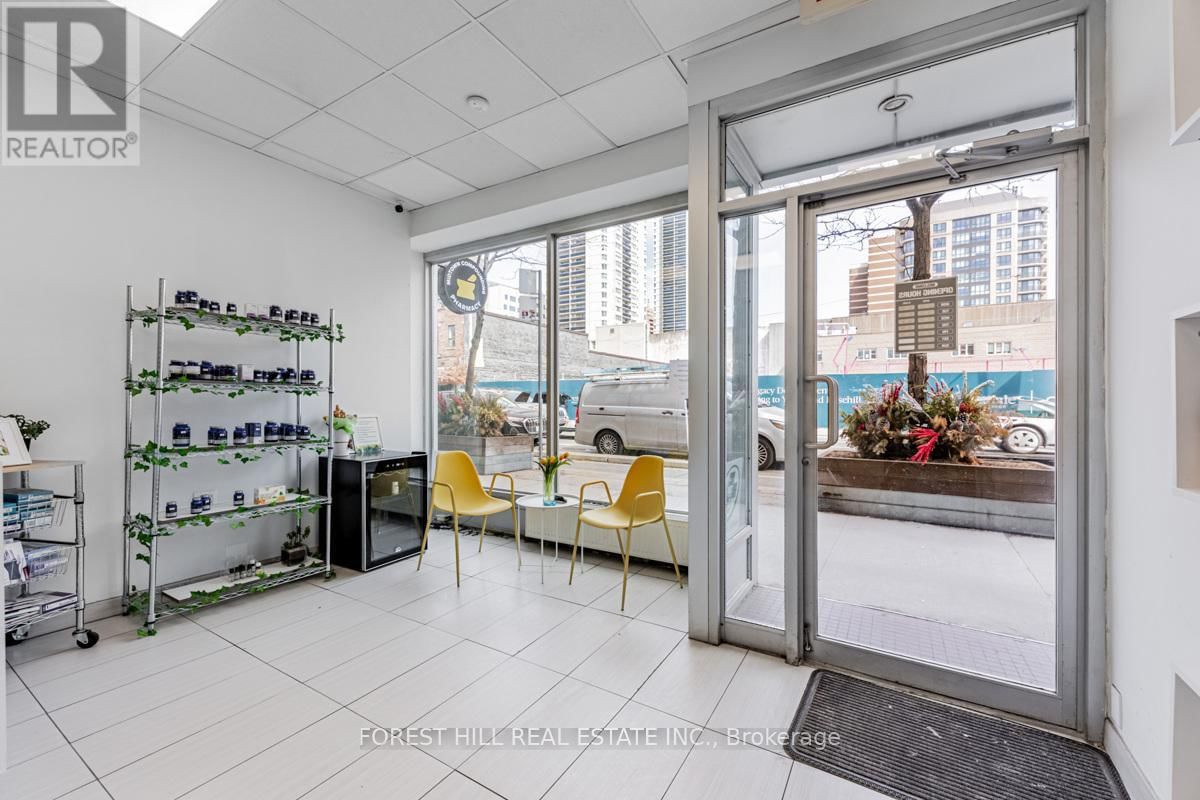 1398 YONGE STREET Image 12