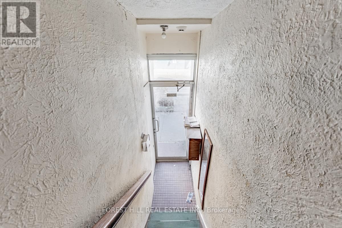 1398 YONGE STREET Image 36