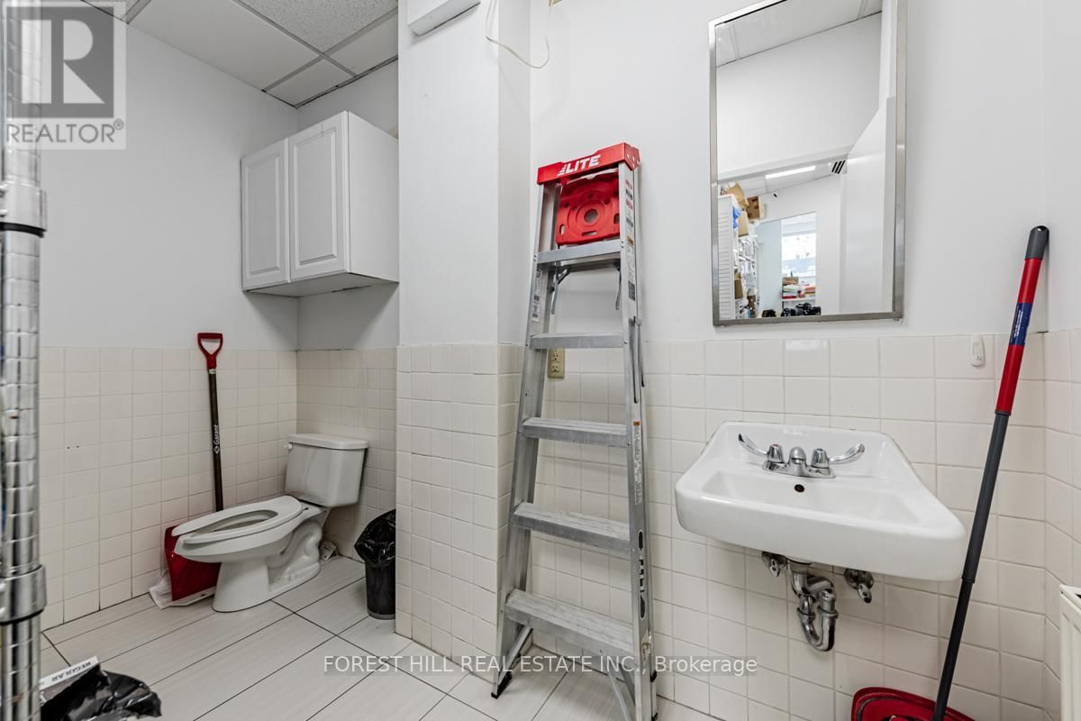 1398 YONGE STREET Image 8