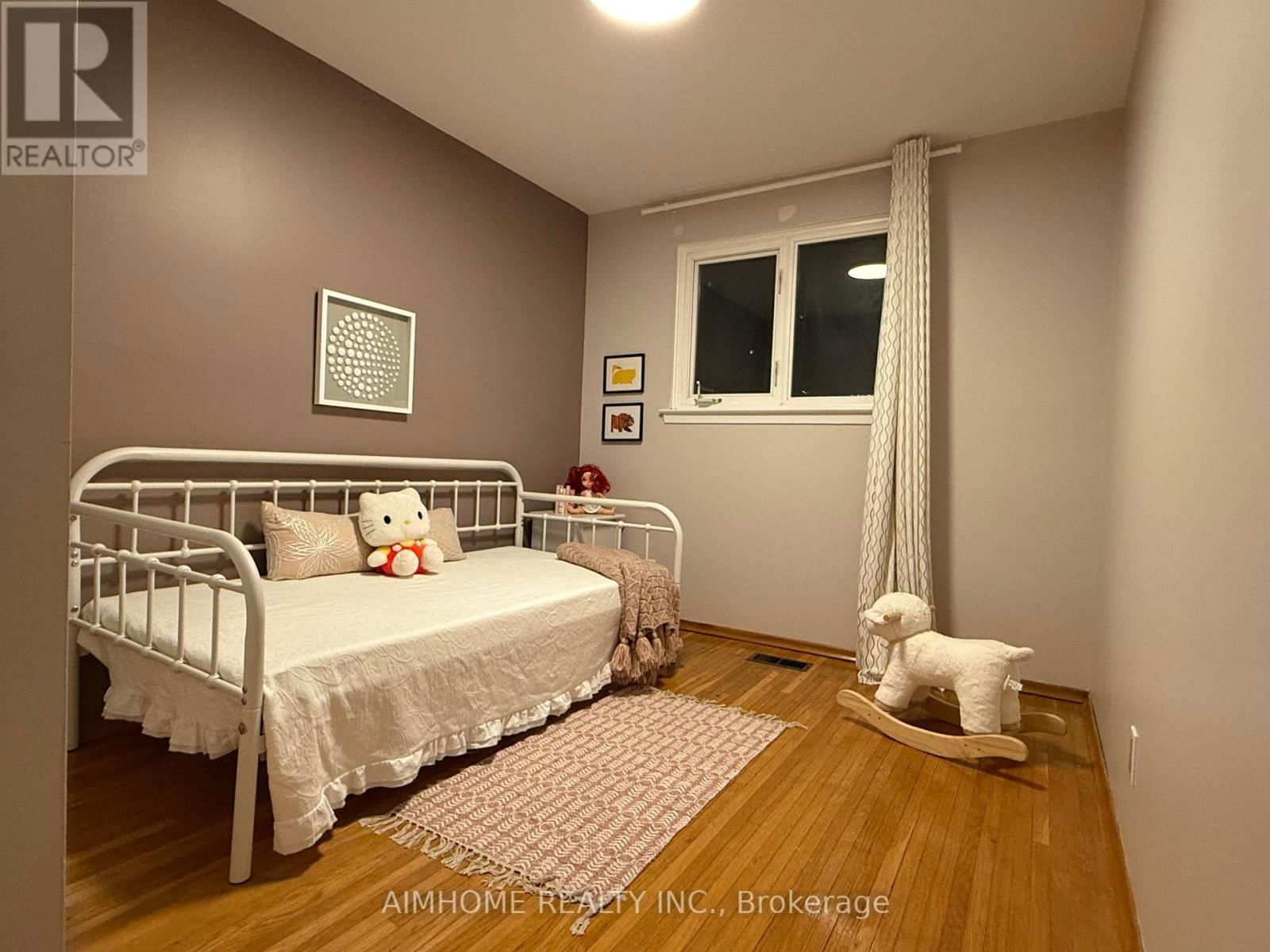 Upper - 40 AXSMITH CRESCENT Image 14