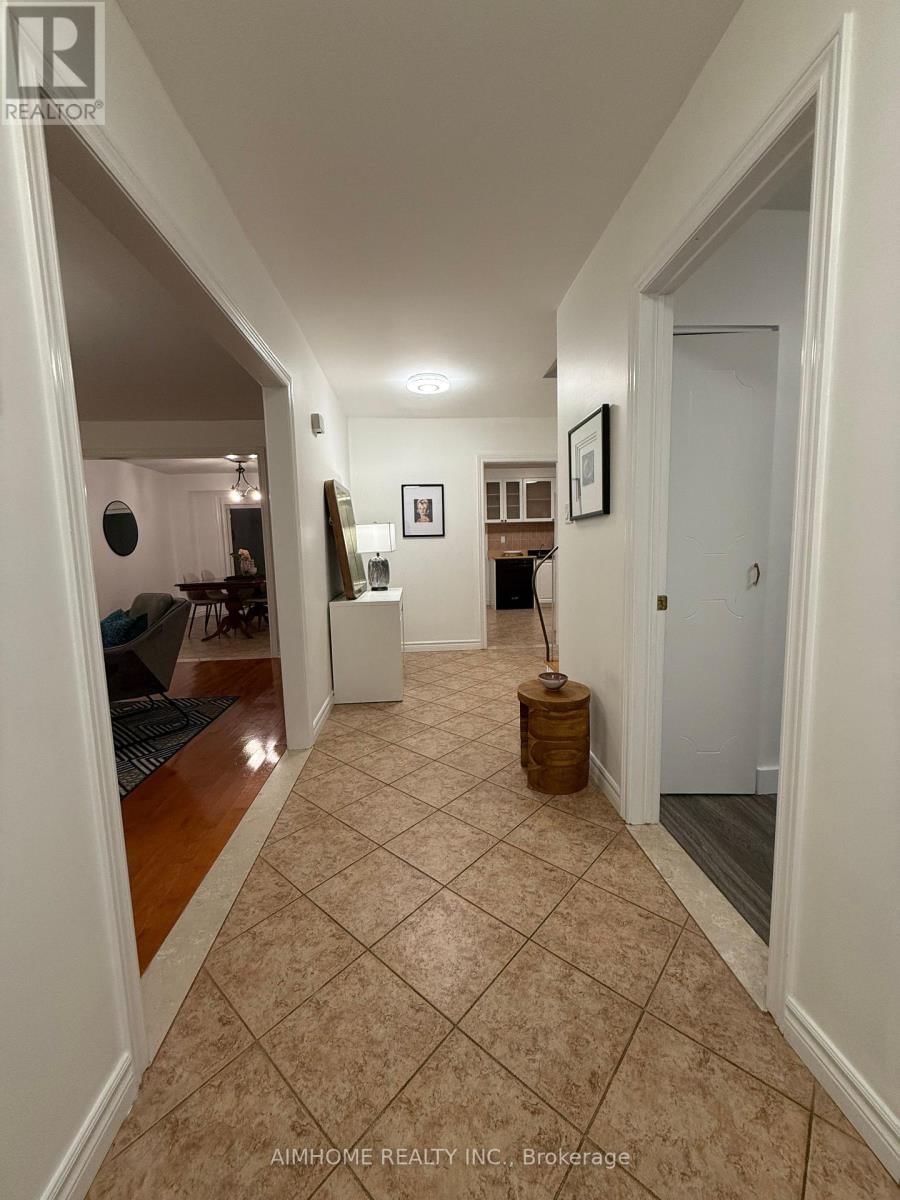 Upper - 40 AXSMITH CRESCENT Image 2