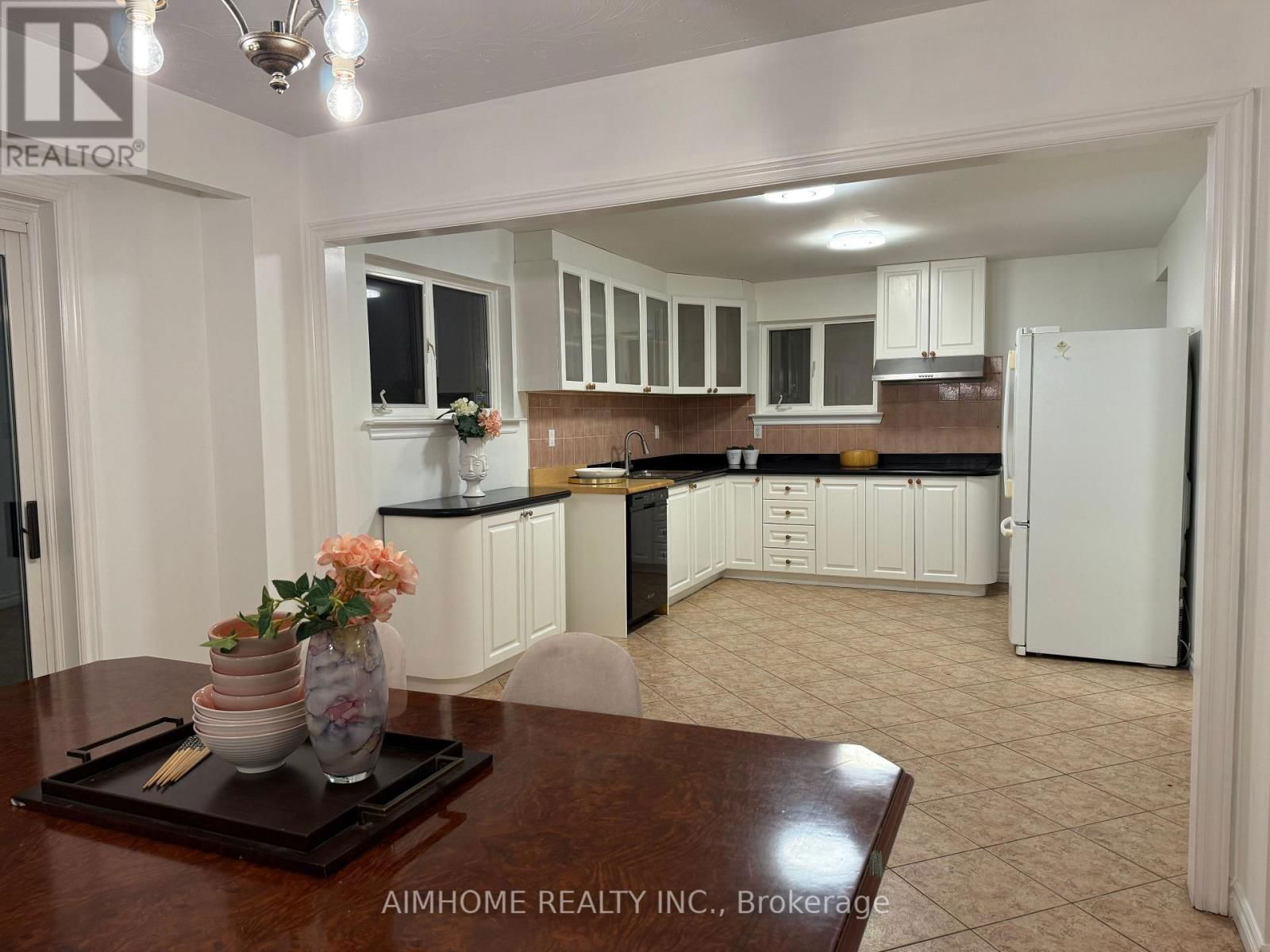 Upper - 40 AXSMITH CRESCENT Image 3