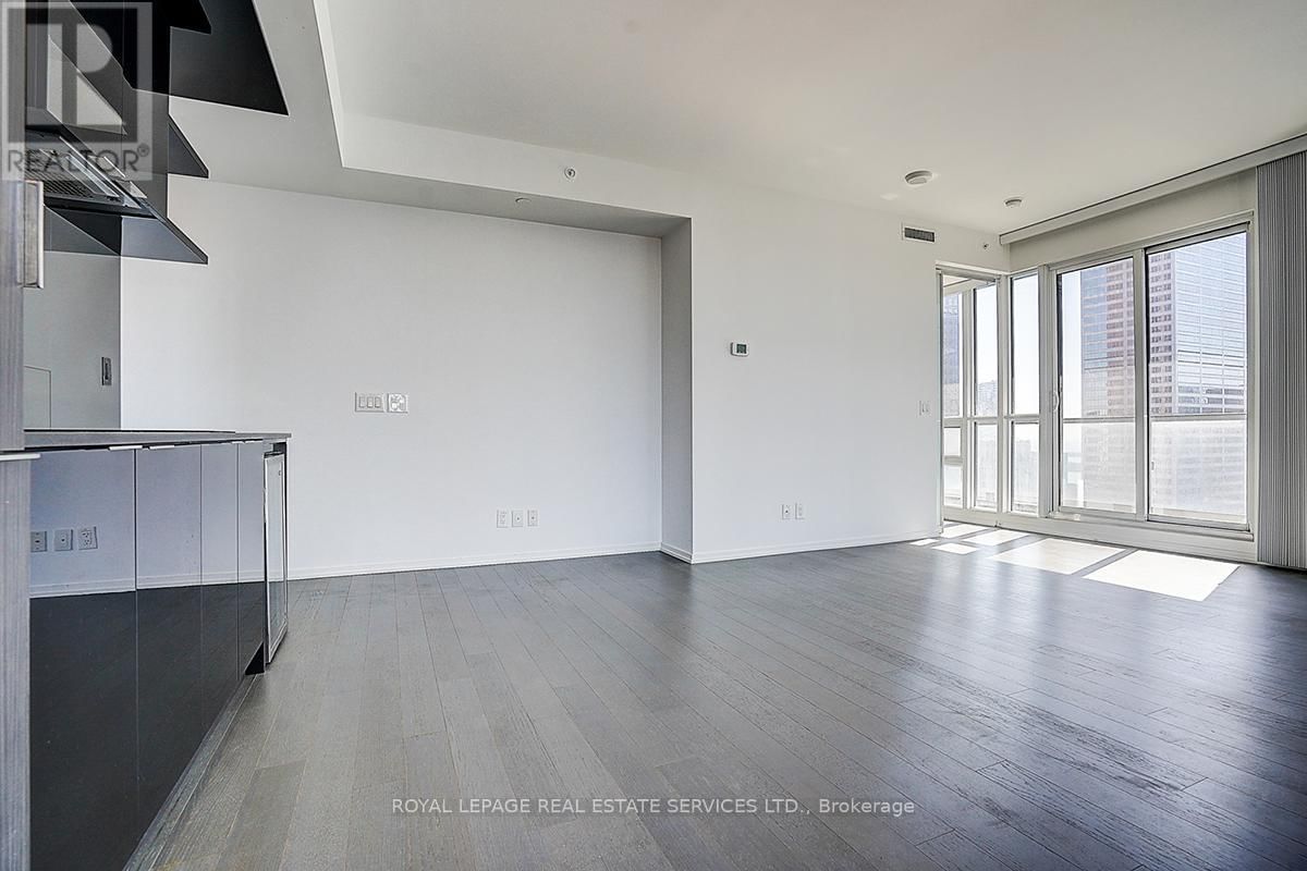 4711 - 70 TEMPERANCE STREET Image 15