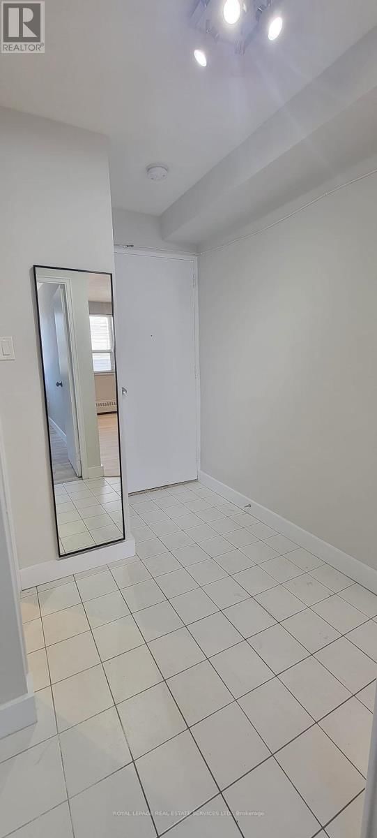 203 - 105 RAGLAN AVENUE Image 10