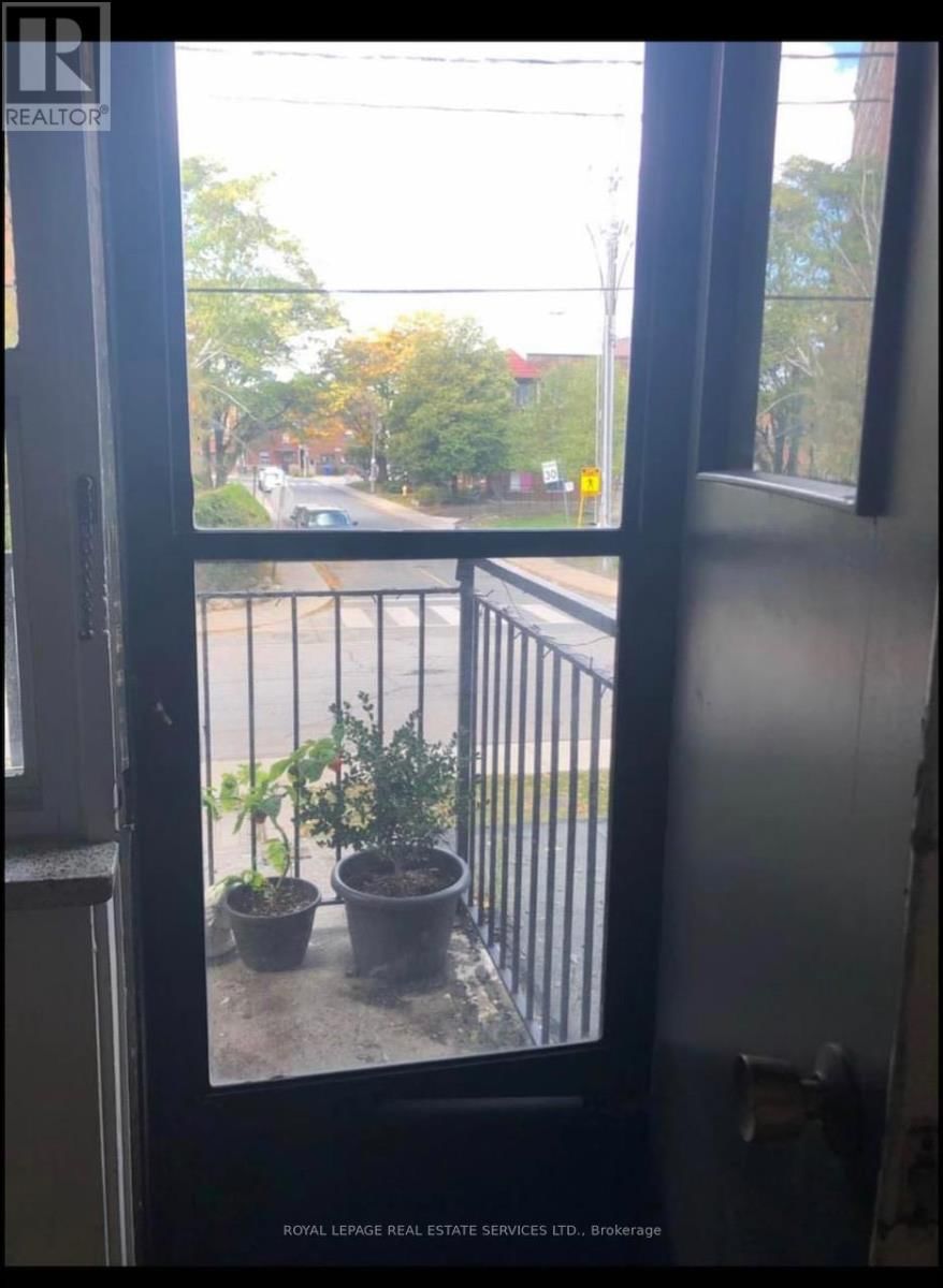 203 - 105 RAGLAN AVENUE Image 12