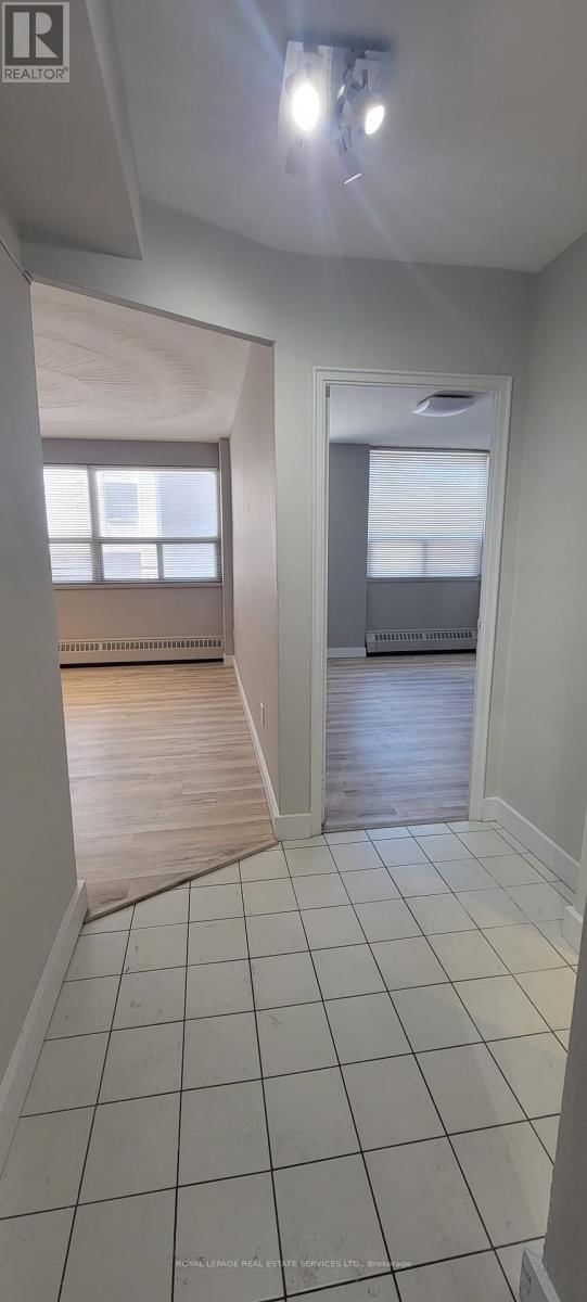 203 - 105 RAGLAN AVENUE Image 3
