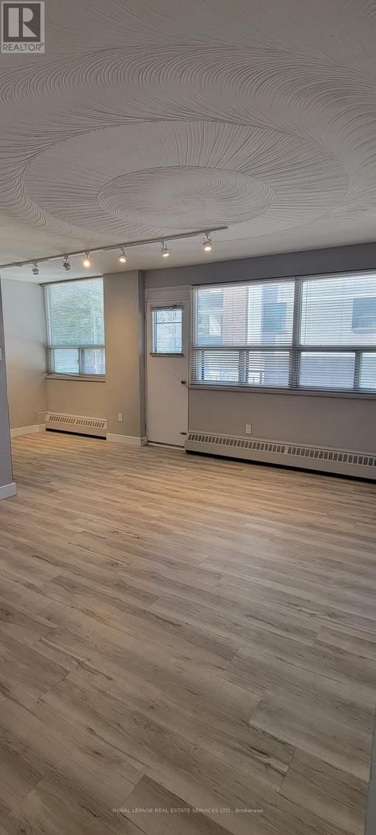 203 - 105 RAGLAN AVENUE Image 4