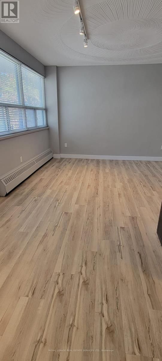 203 - 105 RAGLAN AVENUE Image 7