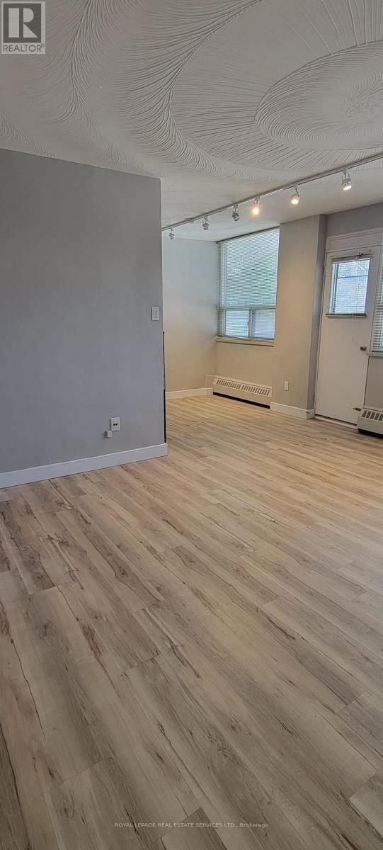 203 - 105 RAGLAN AVENUE Image 8