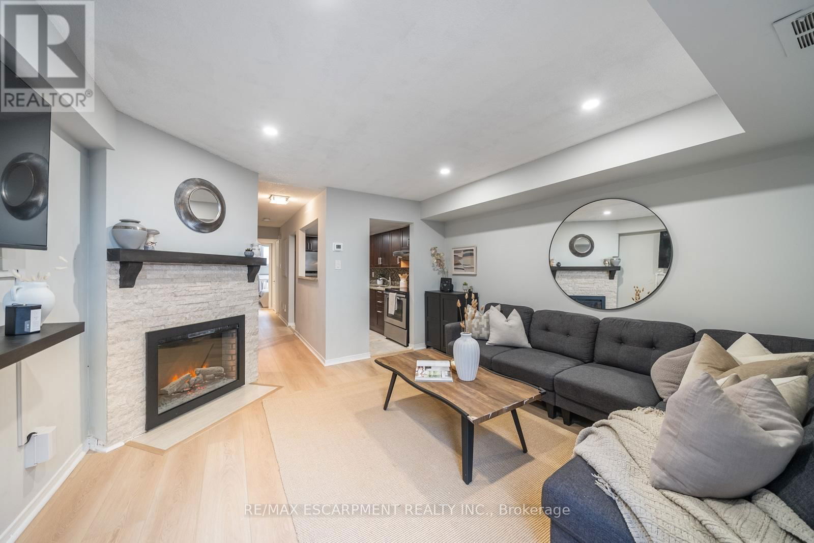 B - 36 SHANK STREET Image 9