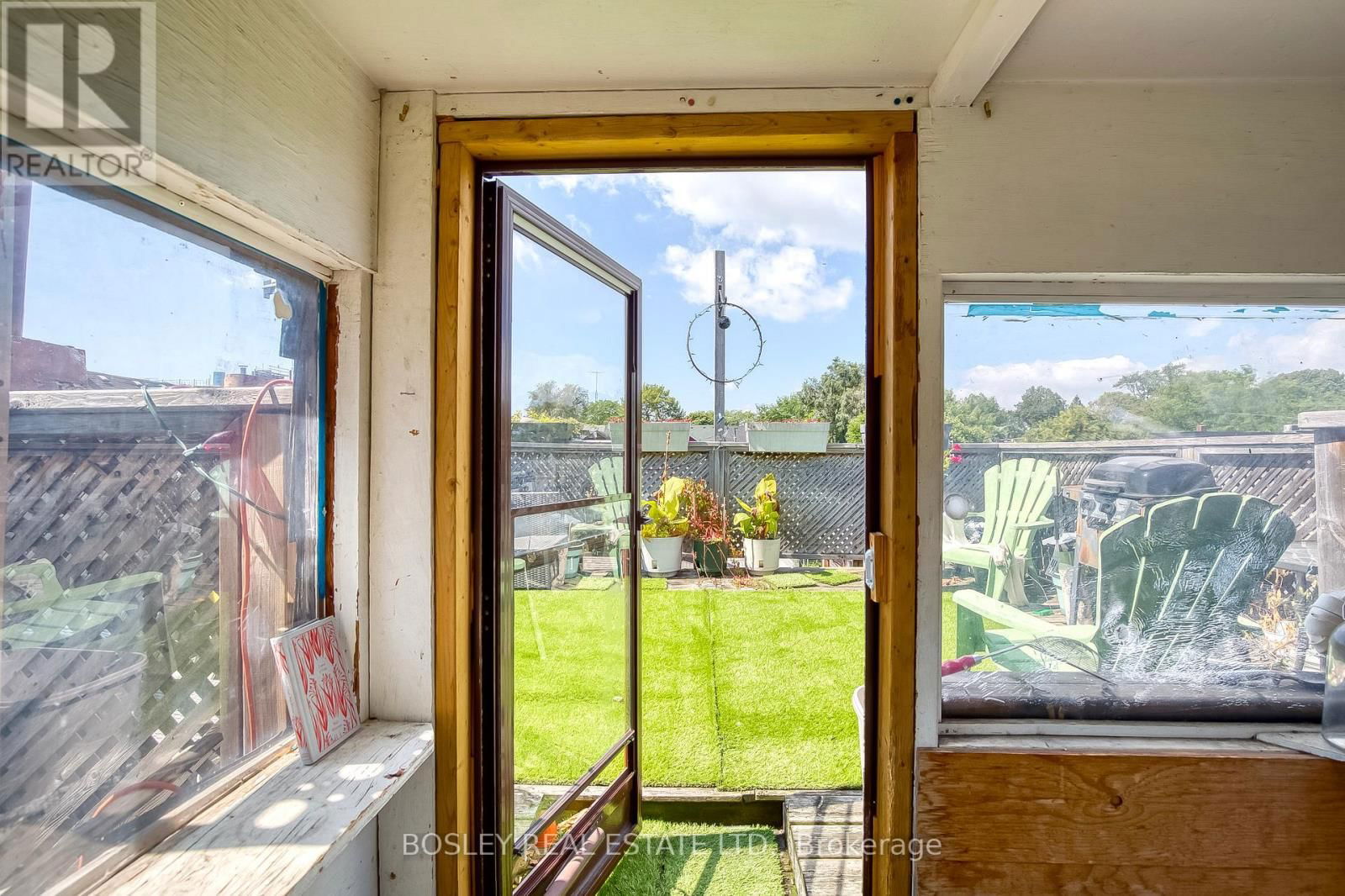 282 OSSINGTON AVENUE Image 23