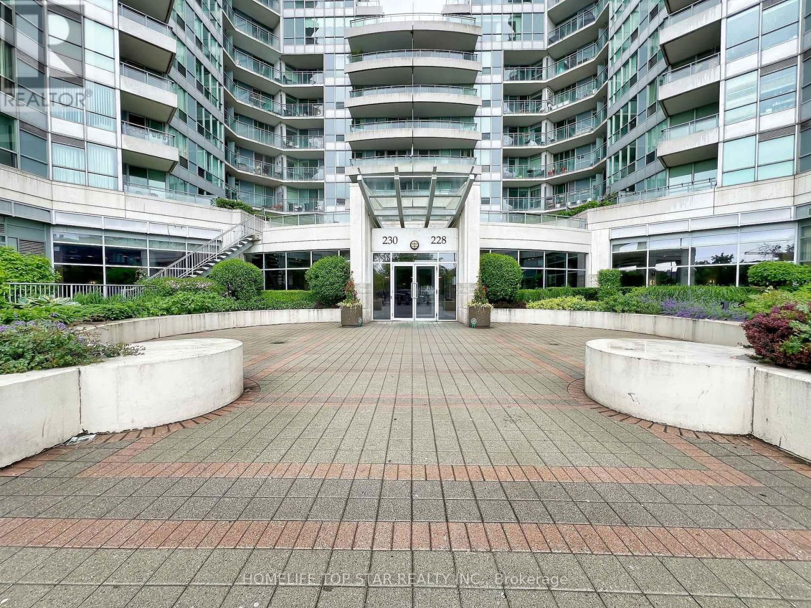 1006 - 228 QUEENS QUAY Image 2