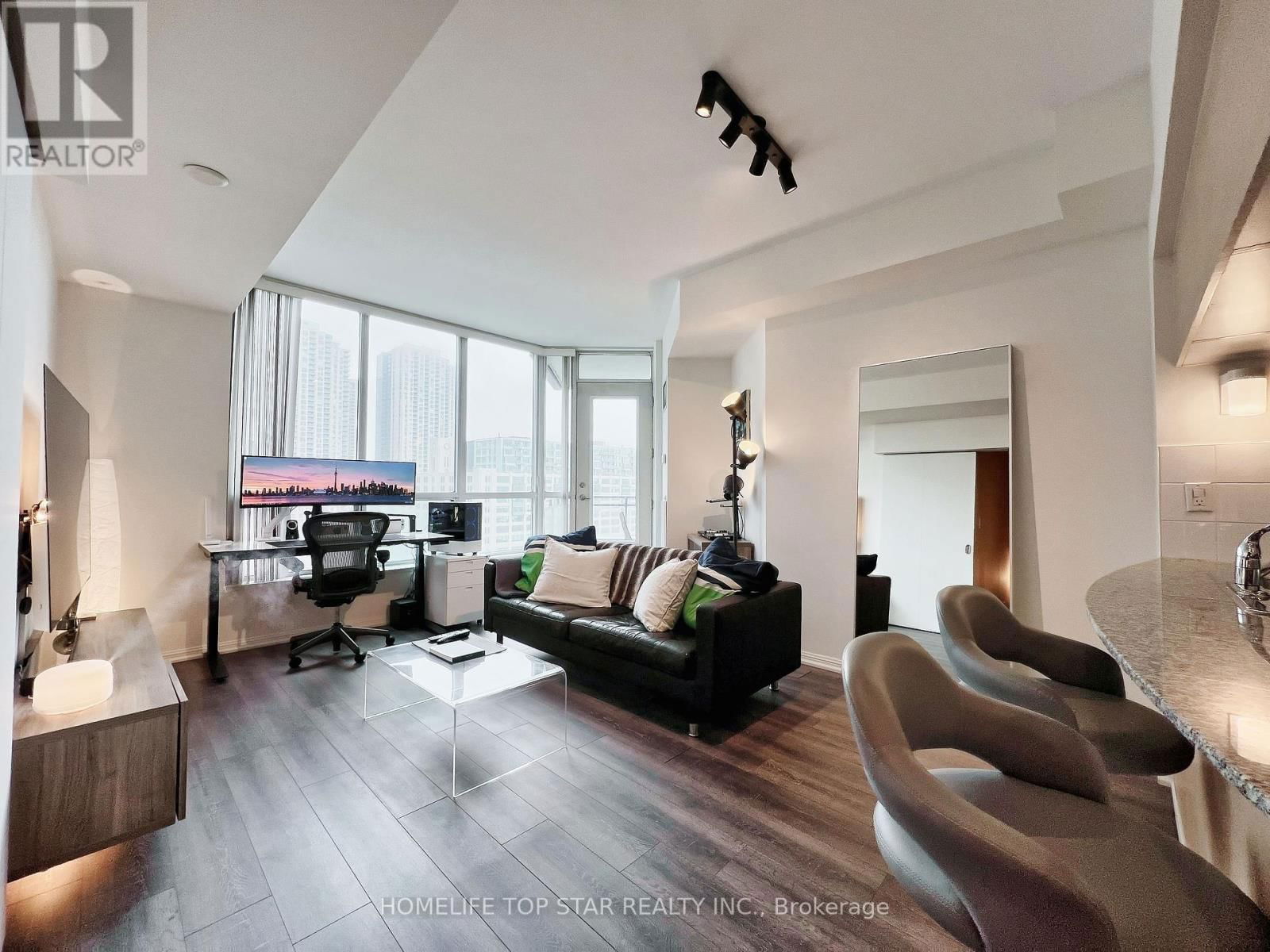 1006 - 228 QUEENS QUAY Image 4