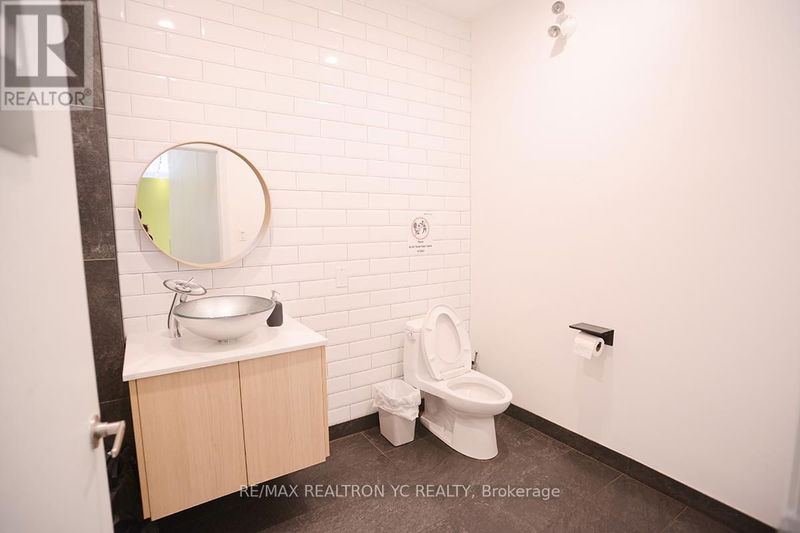 Image #1 of Restaurant for Sale at Yonge, Toronto, Ontario