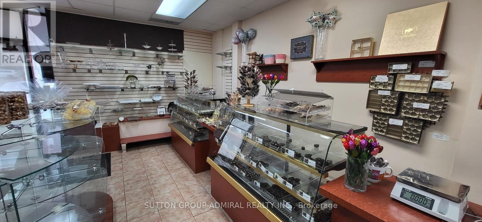 2839 BATHURST STREET Image 4