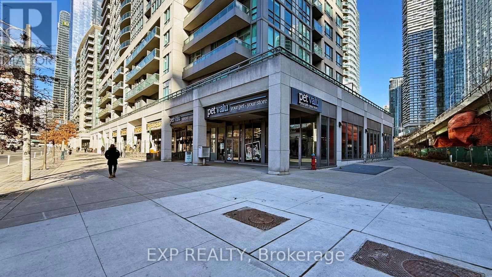1106 - 25 LOWER SIMCOE STREET Image 2