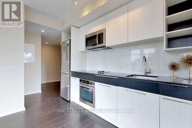 1205 - 68 SHUTER STREET Image 6