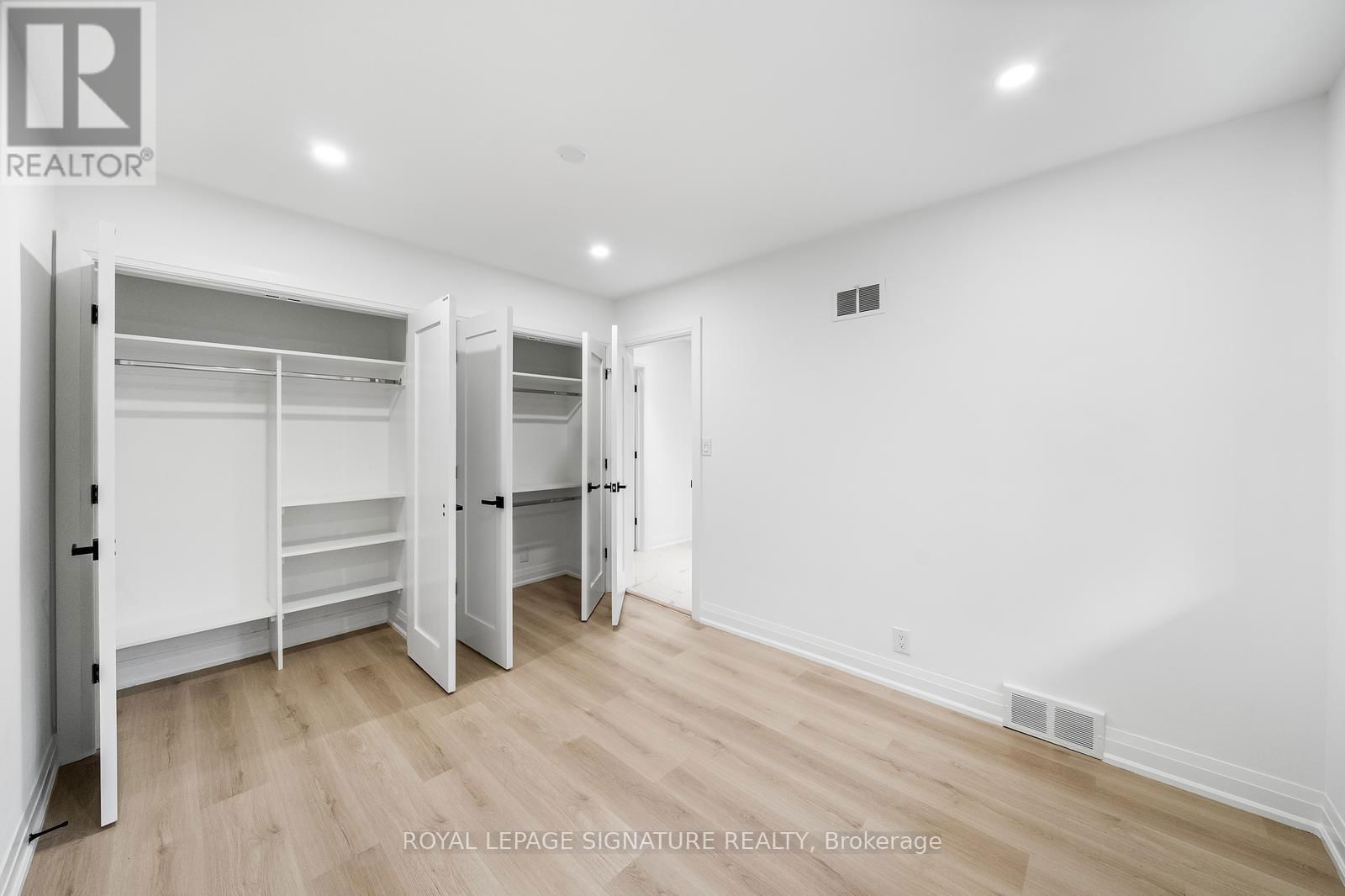 21 DONWOODS DRIVE Image 16