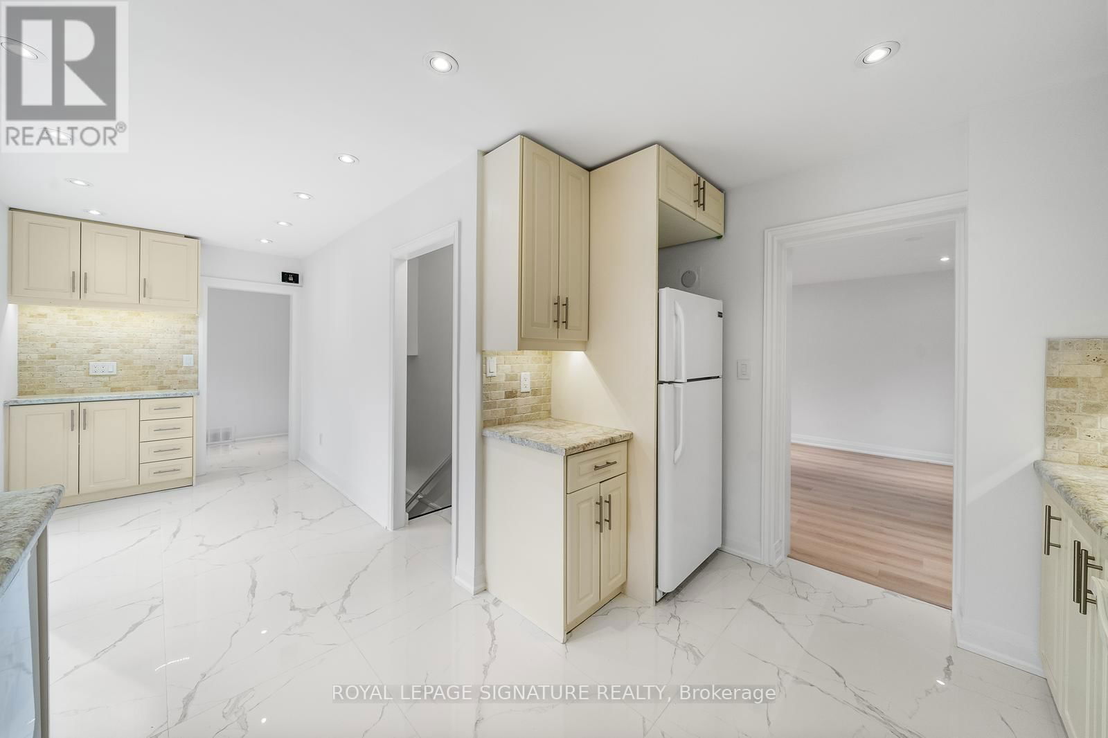 21 DONWOODS DRIVE Image 6