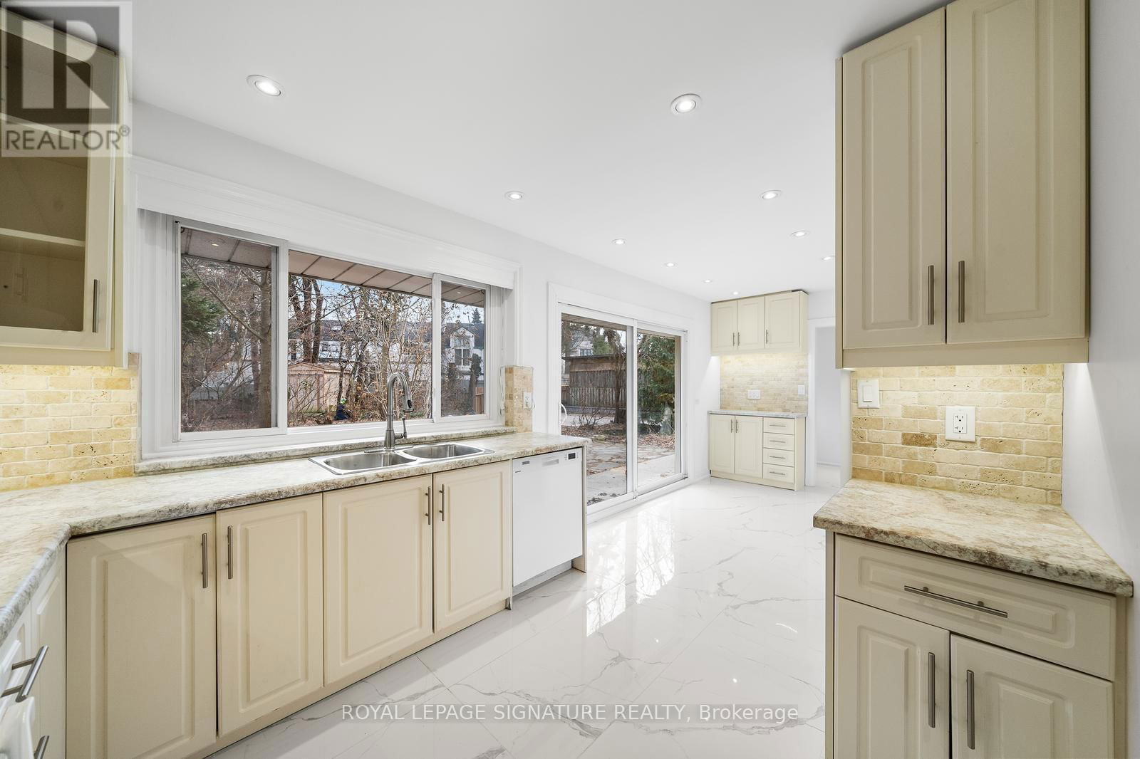 21 DONWOODS DRIVE Image 7